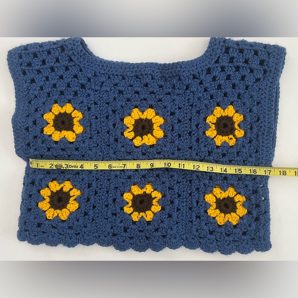 Crochet granny square crop top - Picture 8 of 9